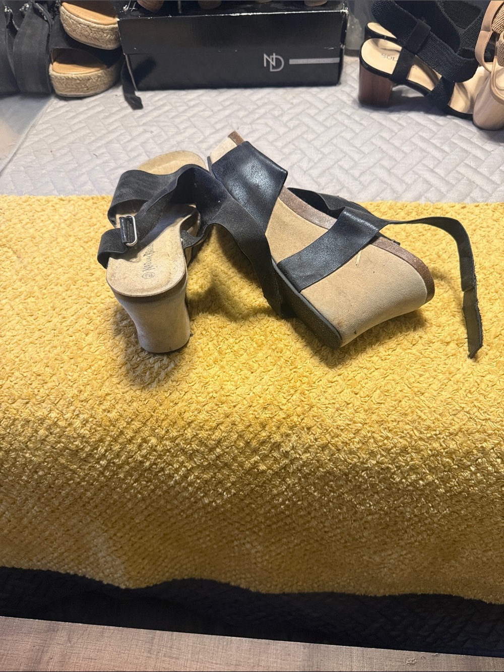 Nature Breeze Two-Tone Platform Sandals in Black and Beige